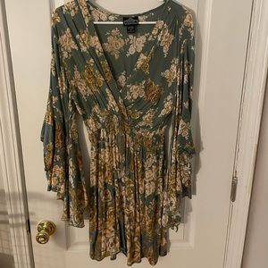 Womens Floral Maxi Dress with Flared Sleeves. Size M